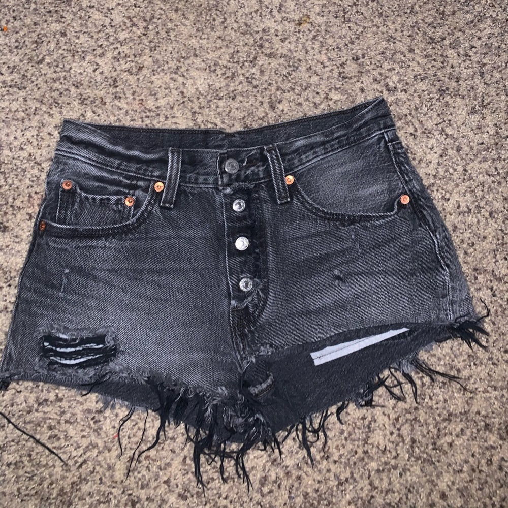 black levi’s shorts
